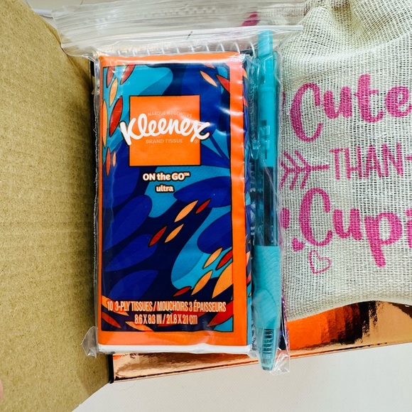 Fenty Beauty Fussy Heat Gloss Bomb Heat Lip Plumbing Luminizer & Prada Candy #6 - Picture 16 of 17